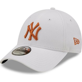 New Era Curved Brim Brown Logo 9FORTY League Essential New York Yankees MLB White Adjustable Cap