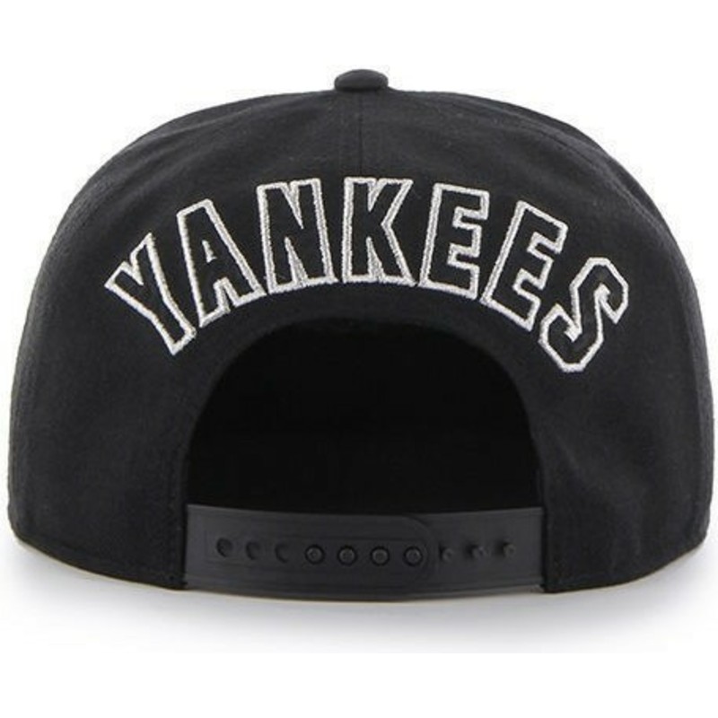 casquette-plate-noire-snapback-avec-grand-logo-new-york-yankees-mlb-47-brand